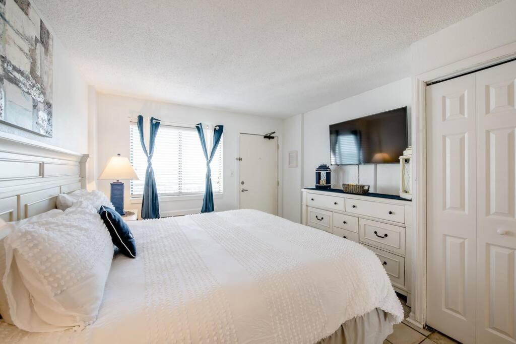 شاطئ ميرتل Royal Retreat-Amazing View-King Bed-1 Bedroom-Full Kitchen-Free Parking-Self Check-In المظهر الخارجي الصورة
