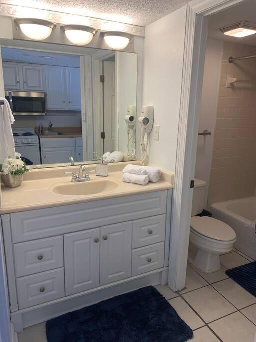 شاطئ ميرتل Royal Retreat-Amazing View-King Bed-1 Bedroom-Full Kitchen-Free Parking-Self Check-In المظهر الخارجي الصورة