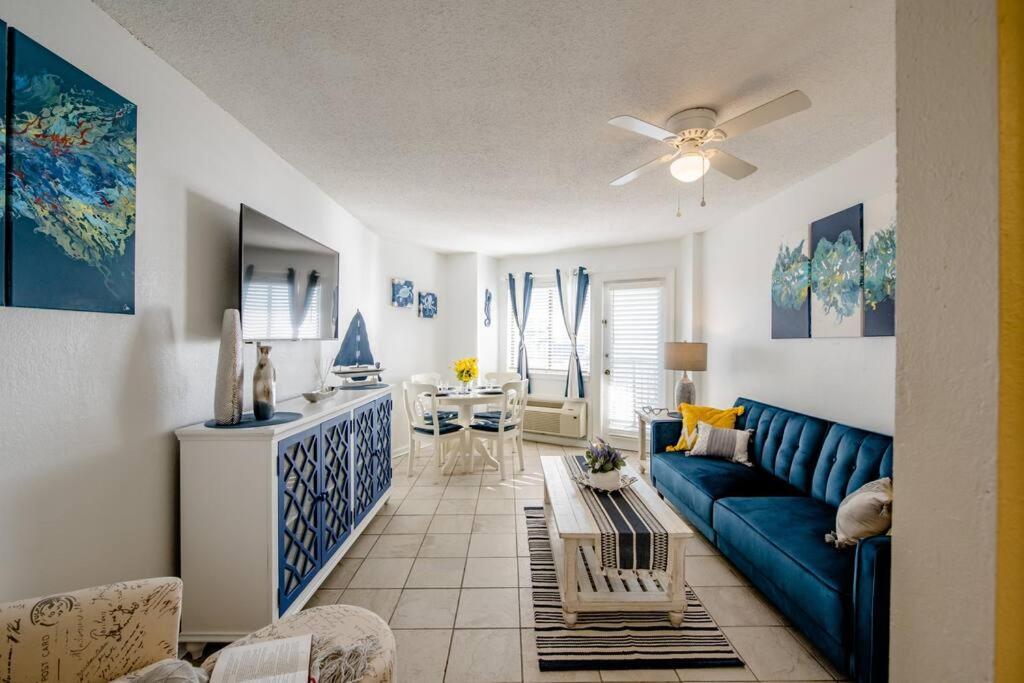 شاطئ ميرتل Royal Retreat-Amazing View-King Bed-1 Bedroom-Full Kitchen-Free Parking-Self Check-In المظهر الخارجي الصورة