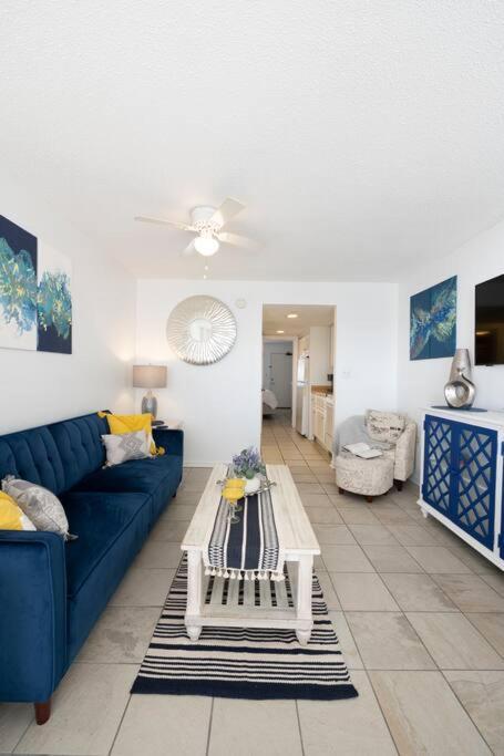 شاطئ ميرتل Royal Retreat-Amazing View-King Bed-1 Bedroom-Full Kitchen-Free Parking-Self Check-In المظهر الخارجي الصورة