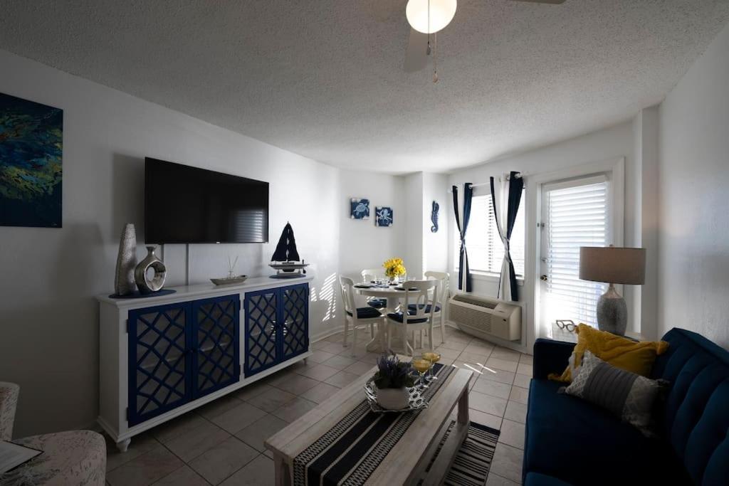 شاطئ ميرتل Royal Retreat-Amazing View-King Bed-1 Bedroom-Full Kitchen-Free Parking-Self Check-In المظهر الخارجي الصورة